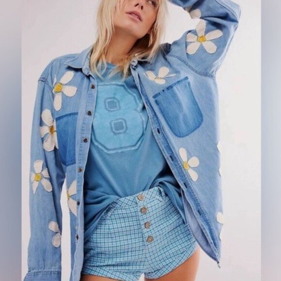 NEW FREE PEOPLE x TRICIA FIX DAISY DENIM OVERSIZED BUTTON DOWN SHIRT TOP SZ XS/S - Picture 1 of 7